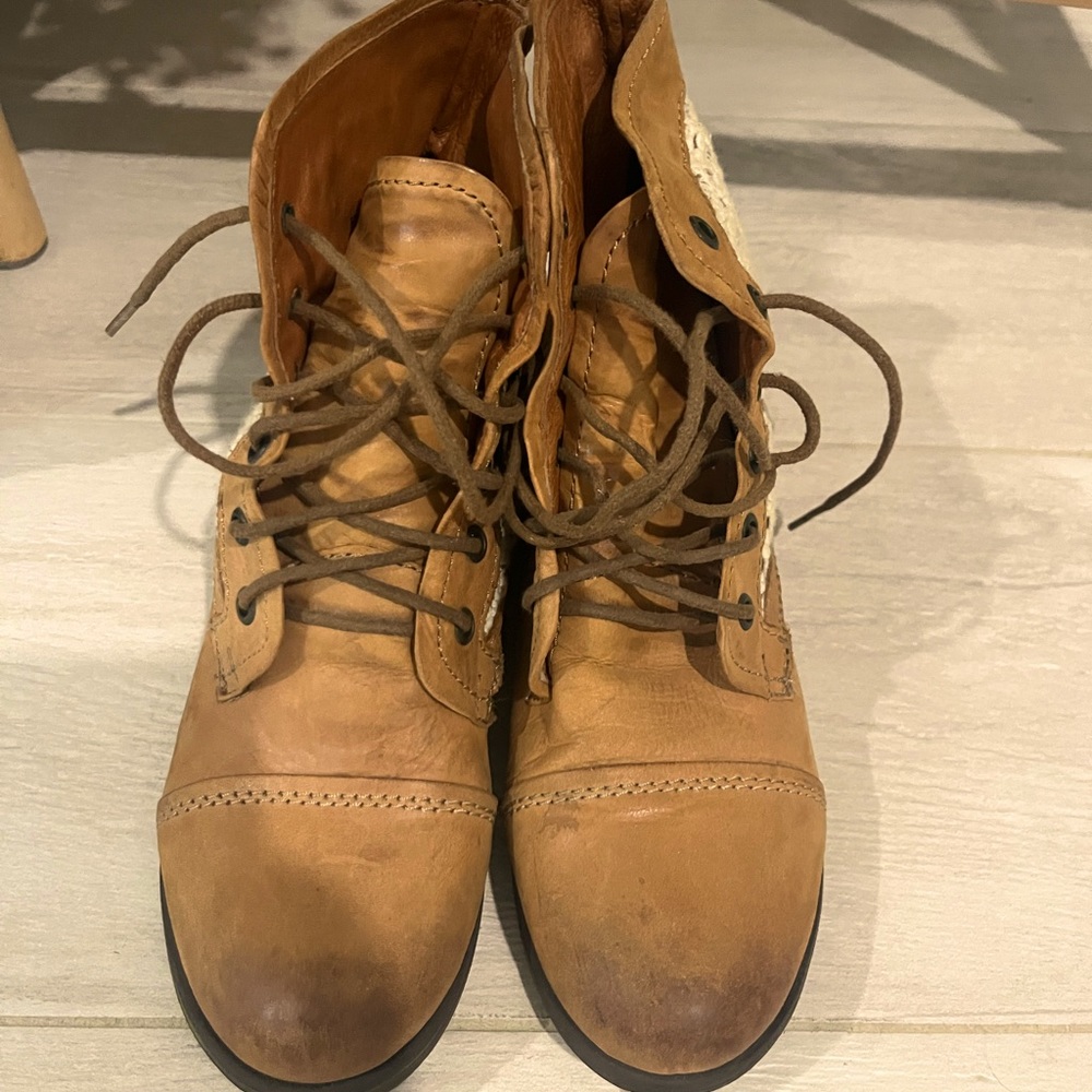 Steve Madden adorable leather boots they have plenty of life left.